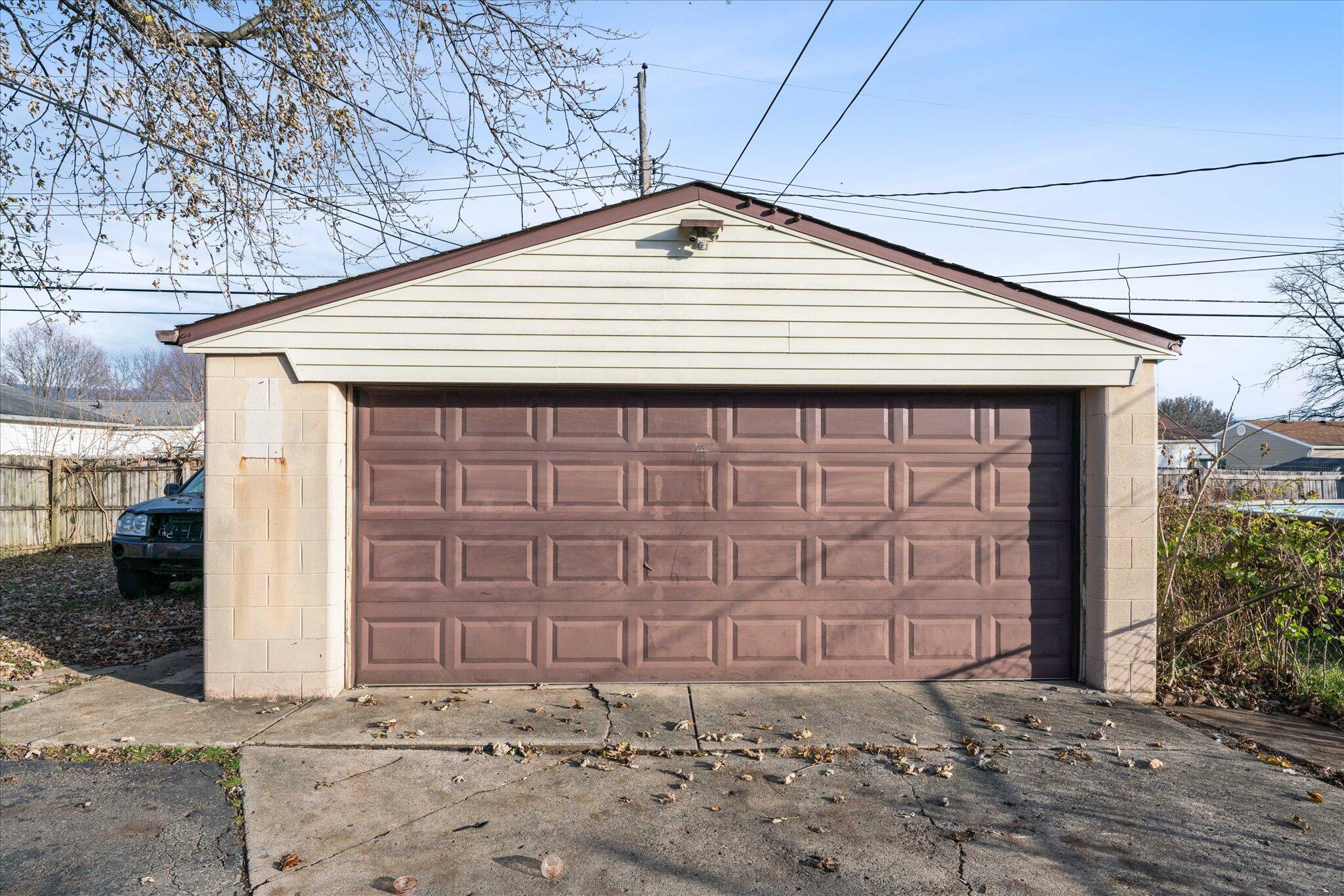 3760 Lynward Road Columbus, OH 43228 - Photo 25 of 30 Garage