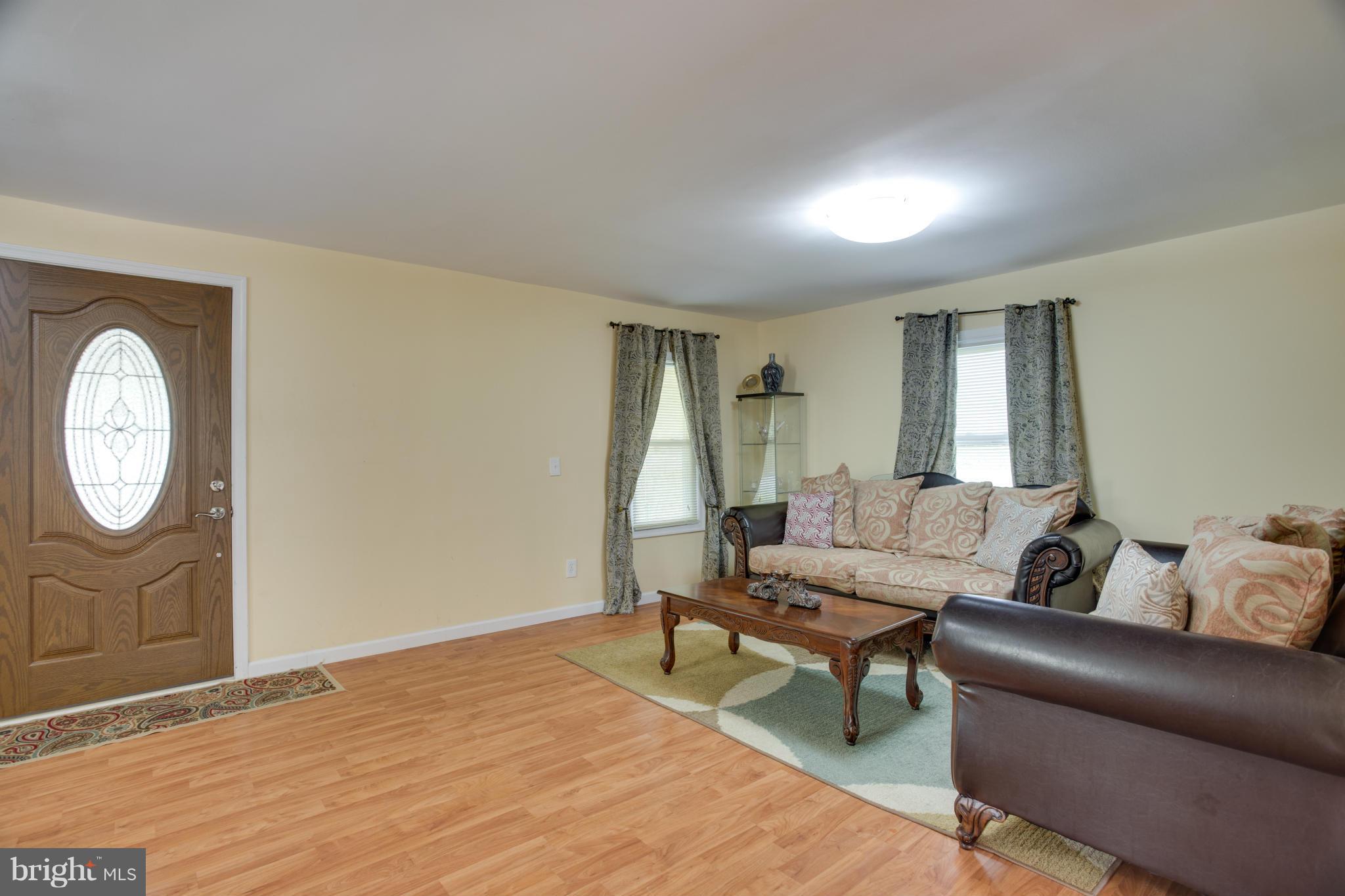 42639 Waxpool Road Ashburn, VA 20148 - Photo 3 of 19 Family Room