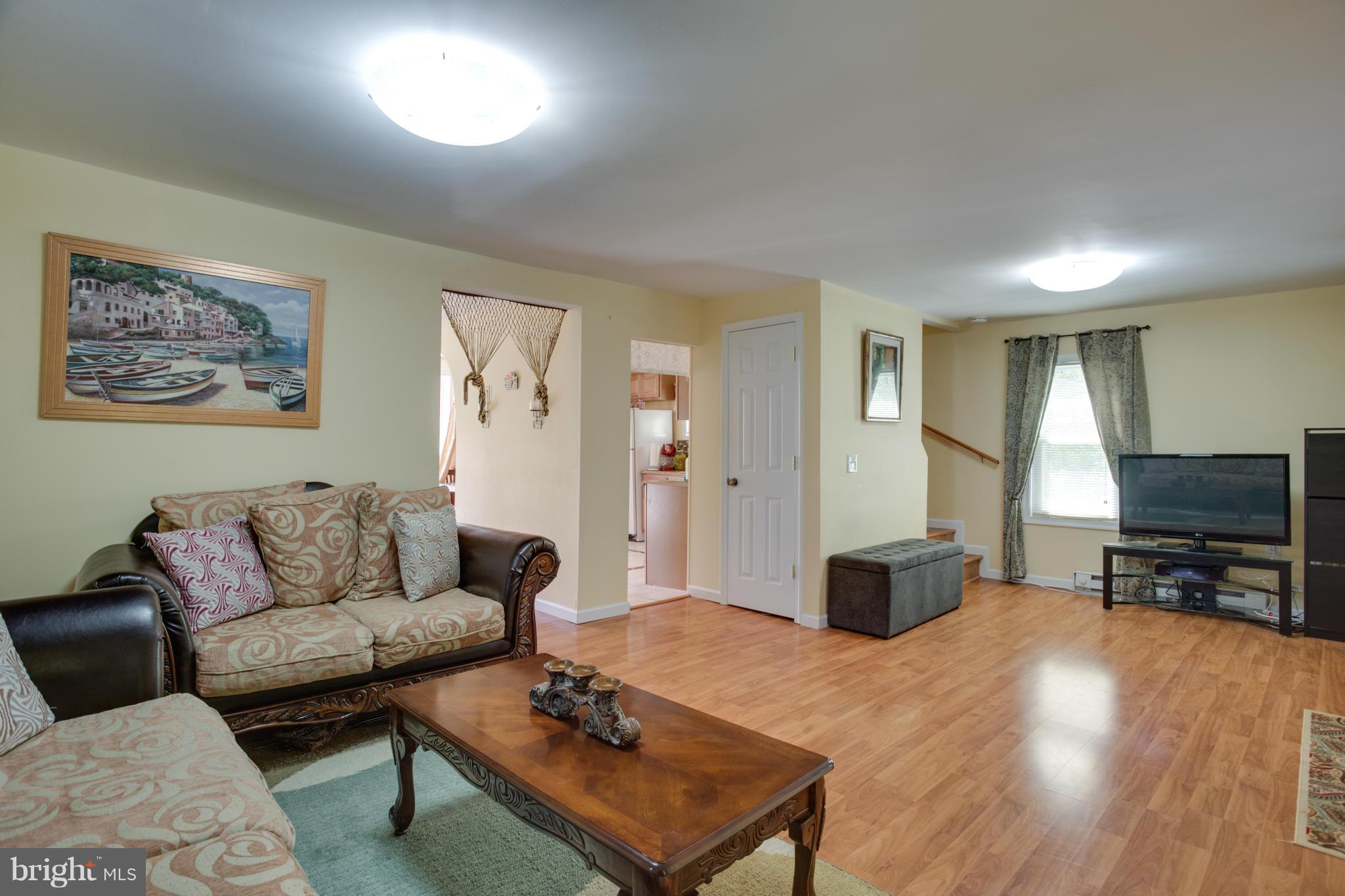 42639 Waxpool Road Ashburn, VA 20148 - Photo 4 of 19 Family Room