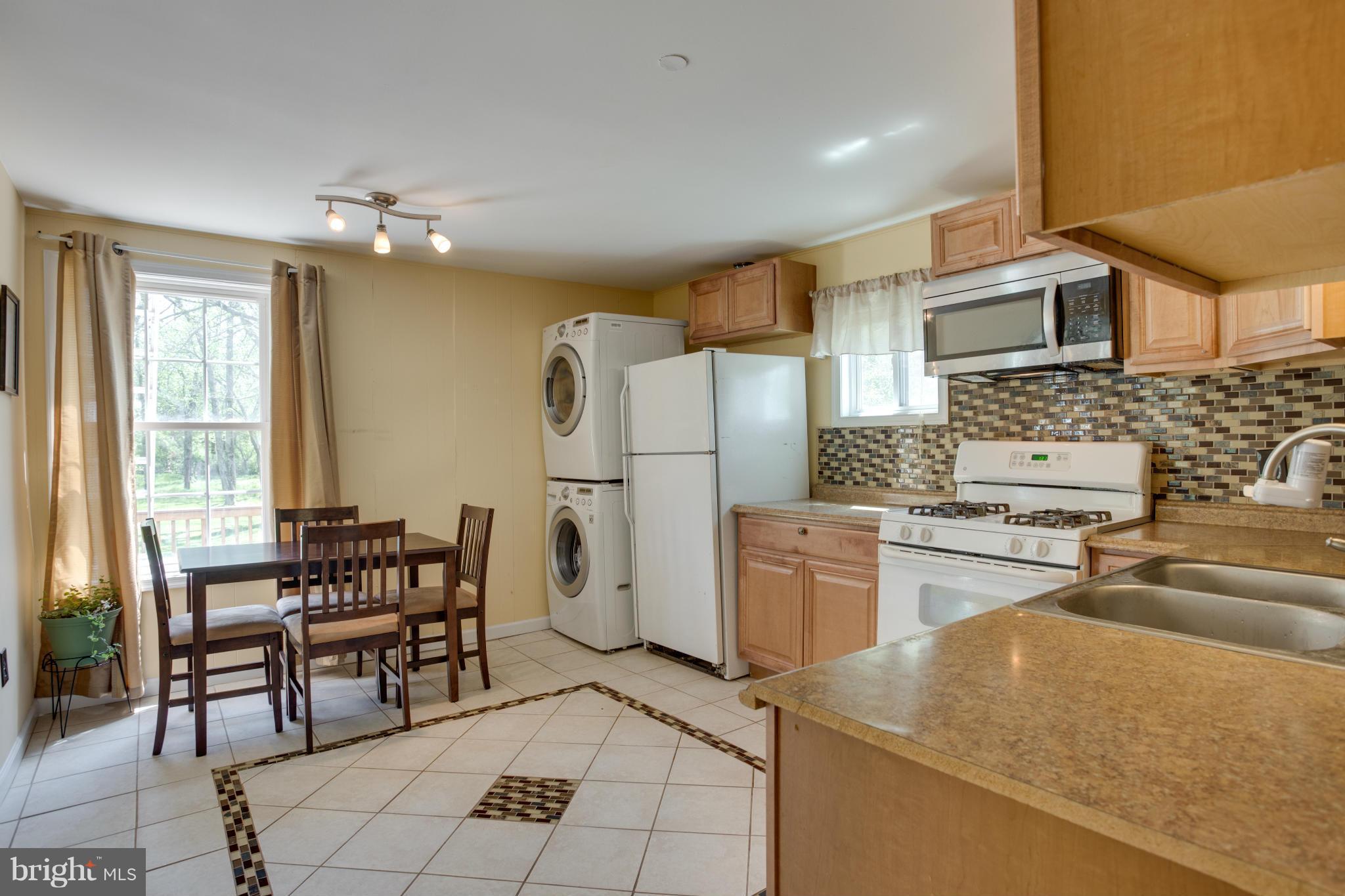 42639 Waxpool Road Ashburn, VA 20148 - Photo 8 of 19 Kitchen