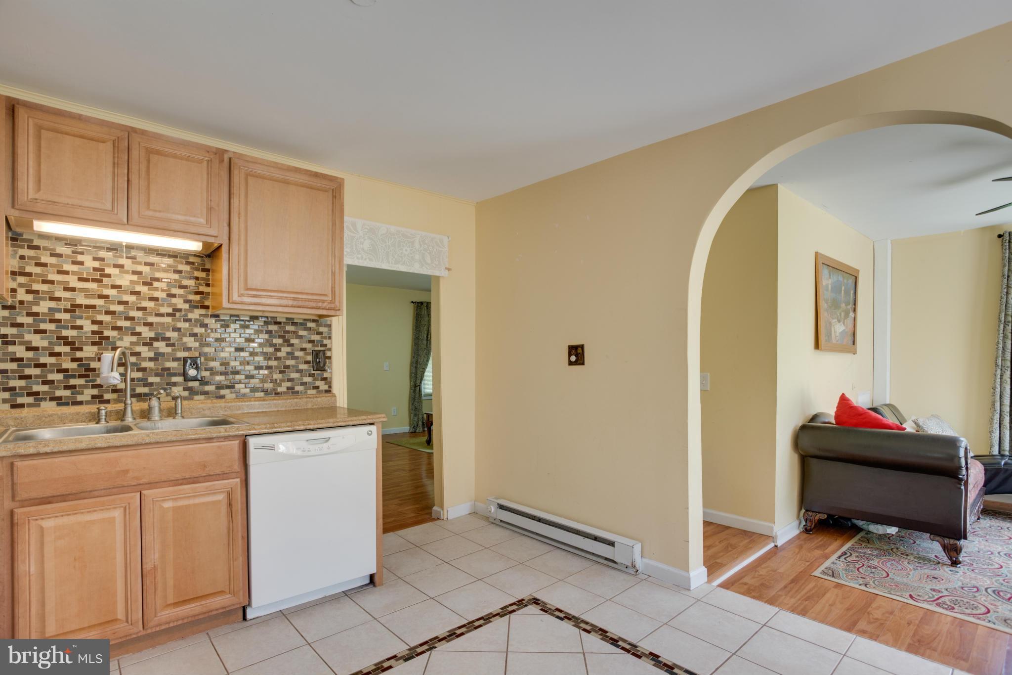 42639 Waxpool Road Ashburn, VA 20148 - Photo 9 of 19 Kitchen