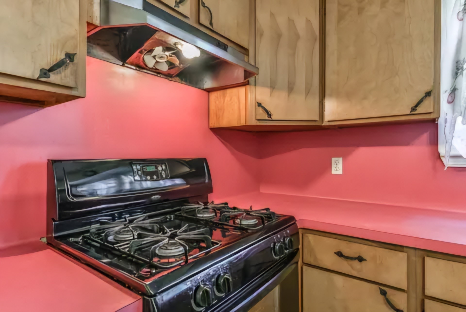 212 Danna Lane Houston, TX 77009 - Photo 12 of 32