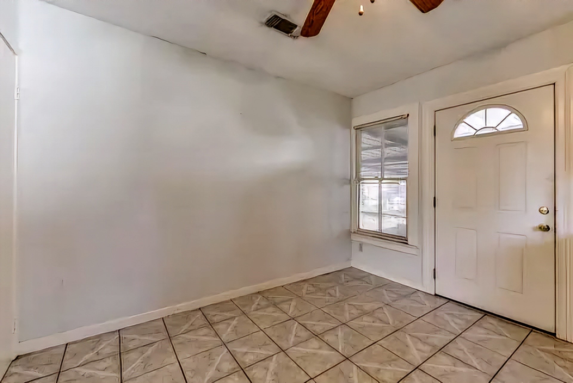 212 Danna Lane Houston, TX 77009 - Photo 13 of 32