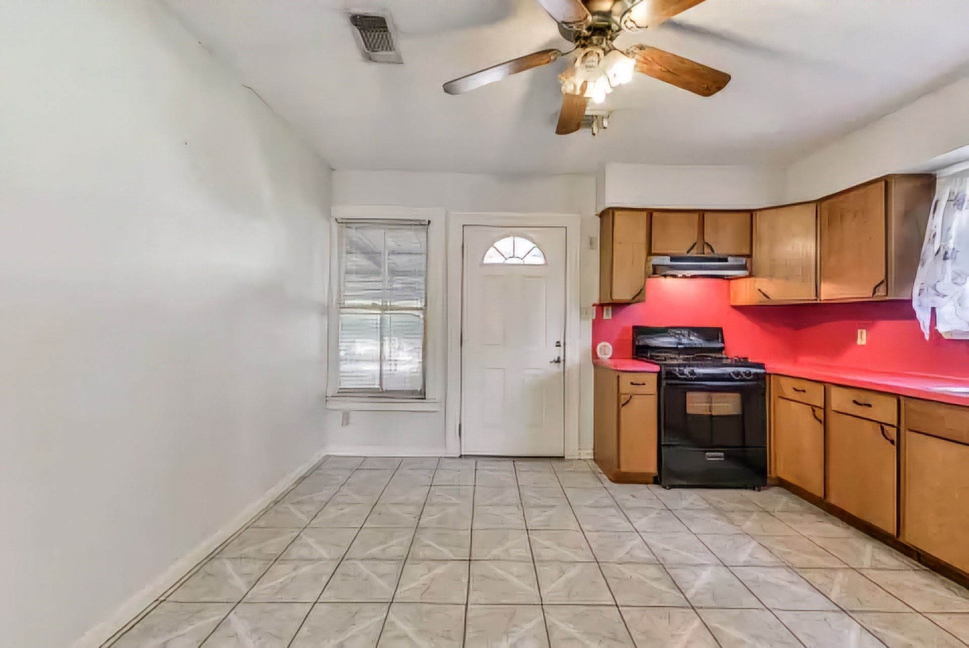 212 Danna Lane Houston, TX 77009 - Photo 14 of 32