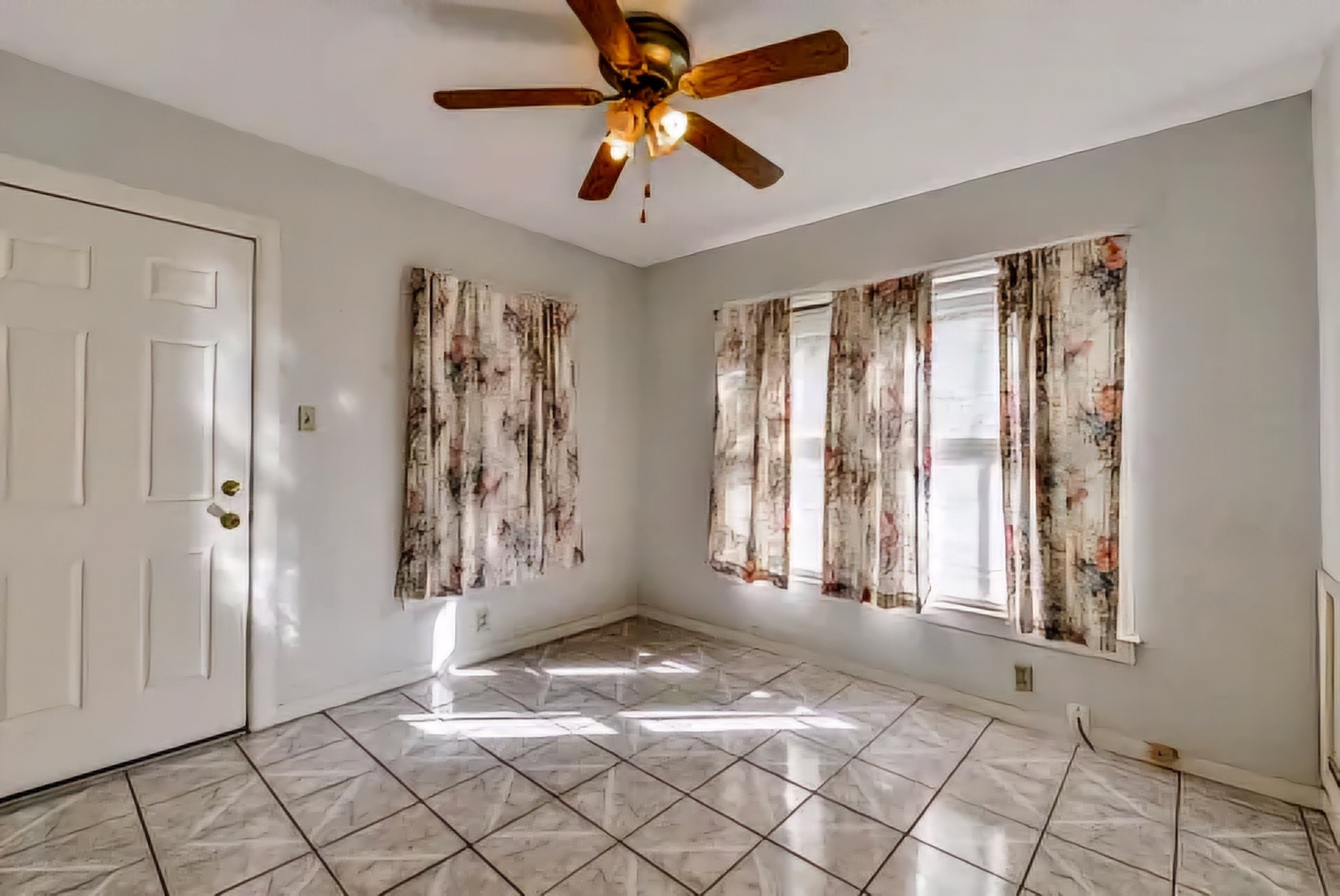 212 Danna Lane Houston, TX 77009 - Photo 15 of 32