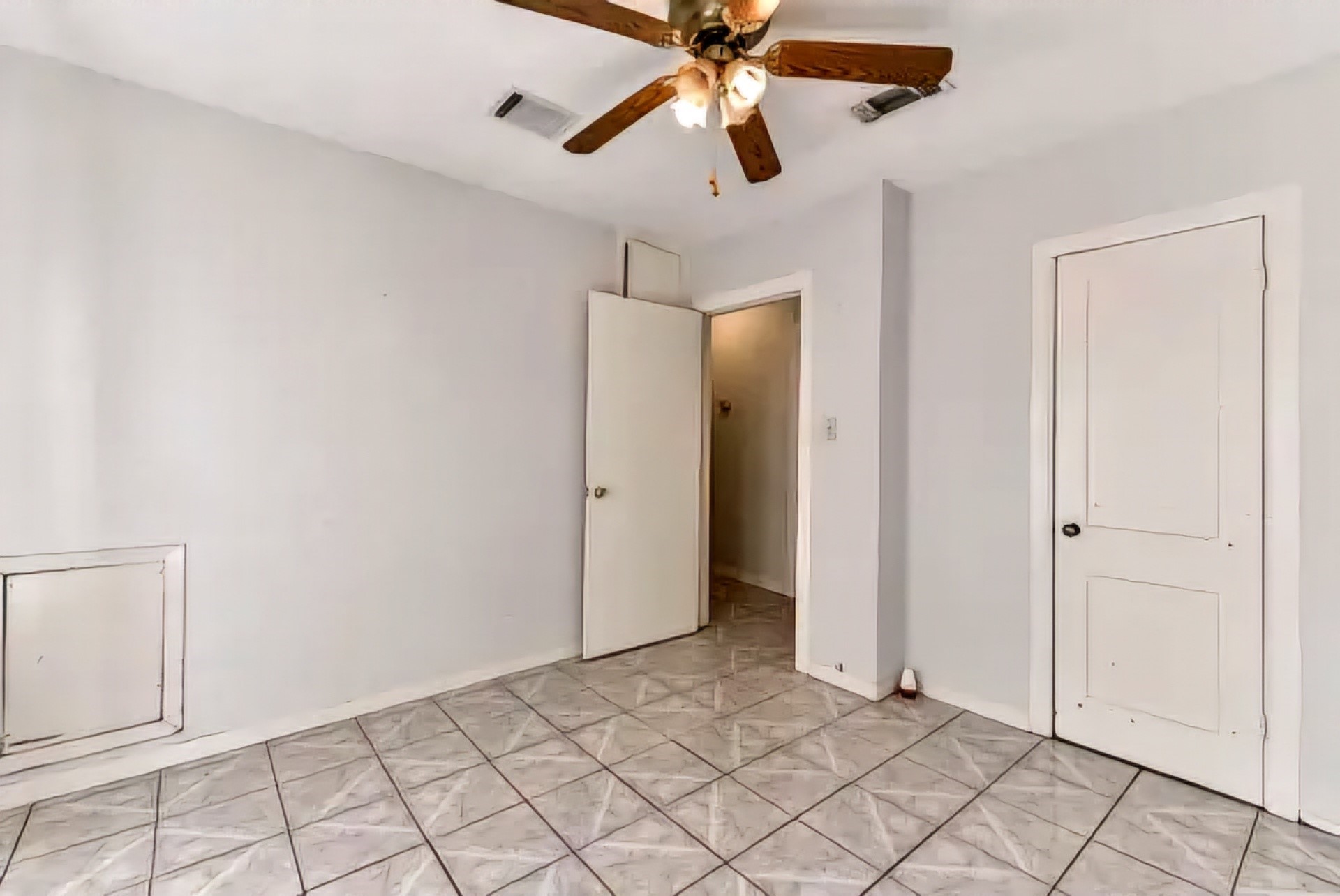 212 Danna Lane Houston, TX 77009 - Photo 16 of 32