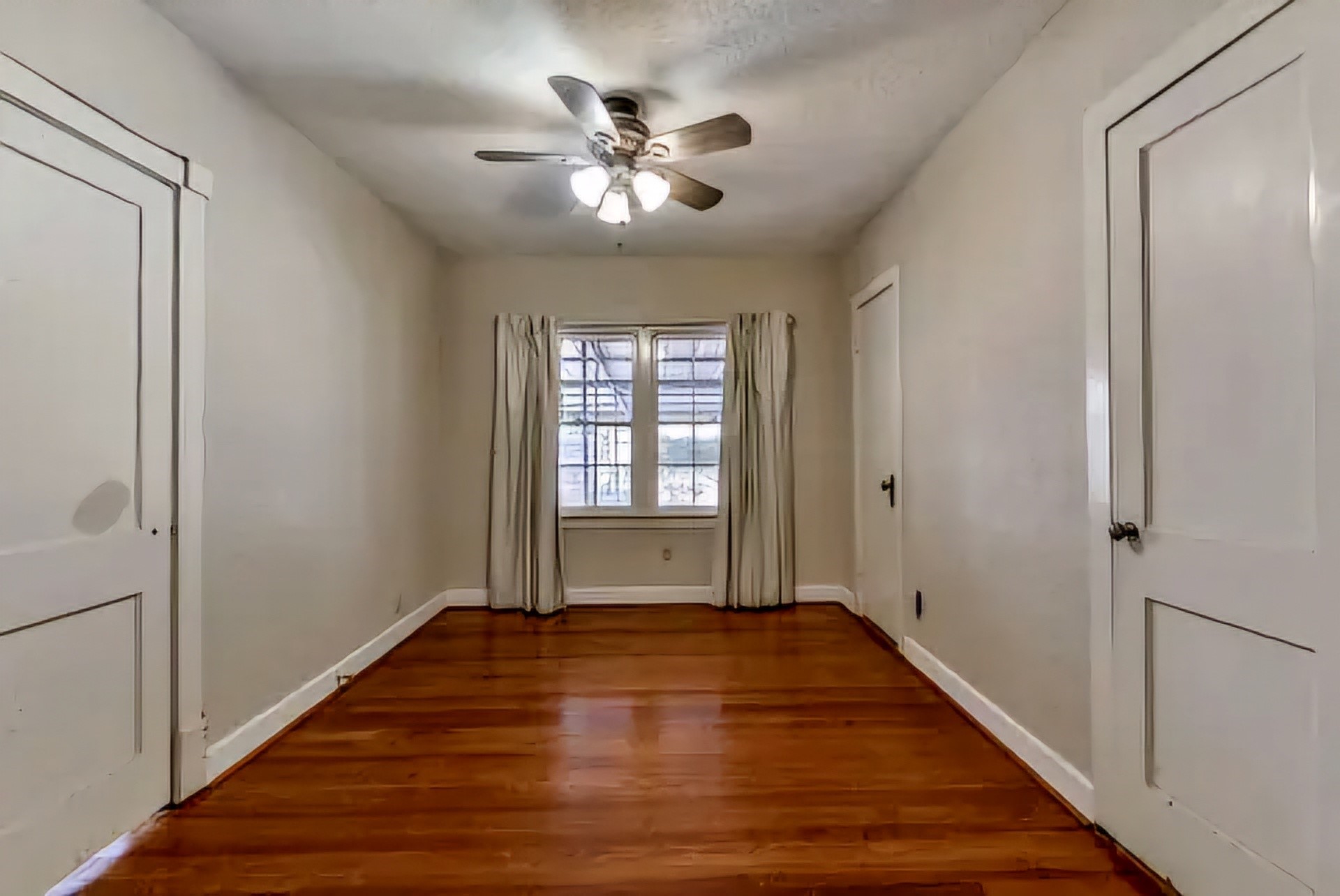 212 Danna Lane Houston, TX 77009 - Photo 18 of 32