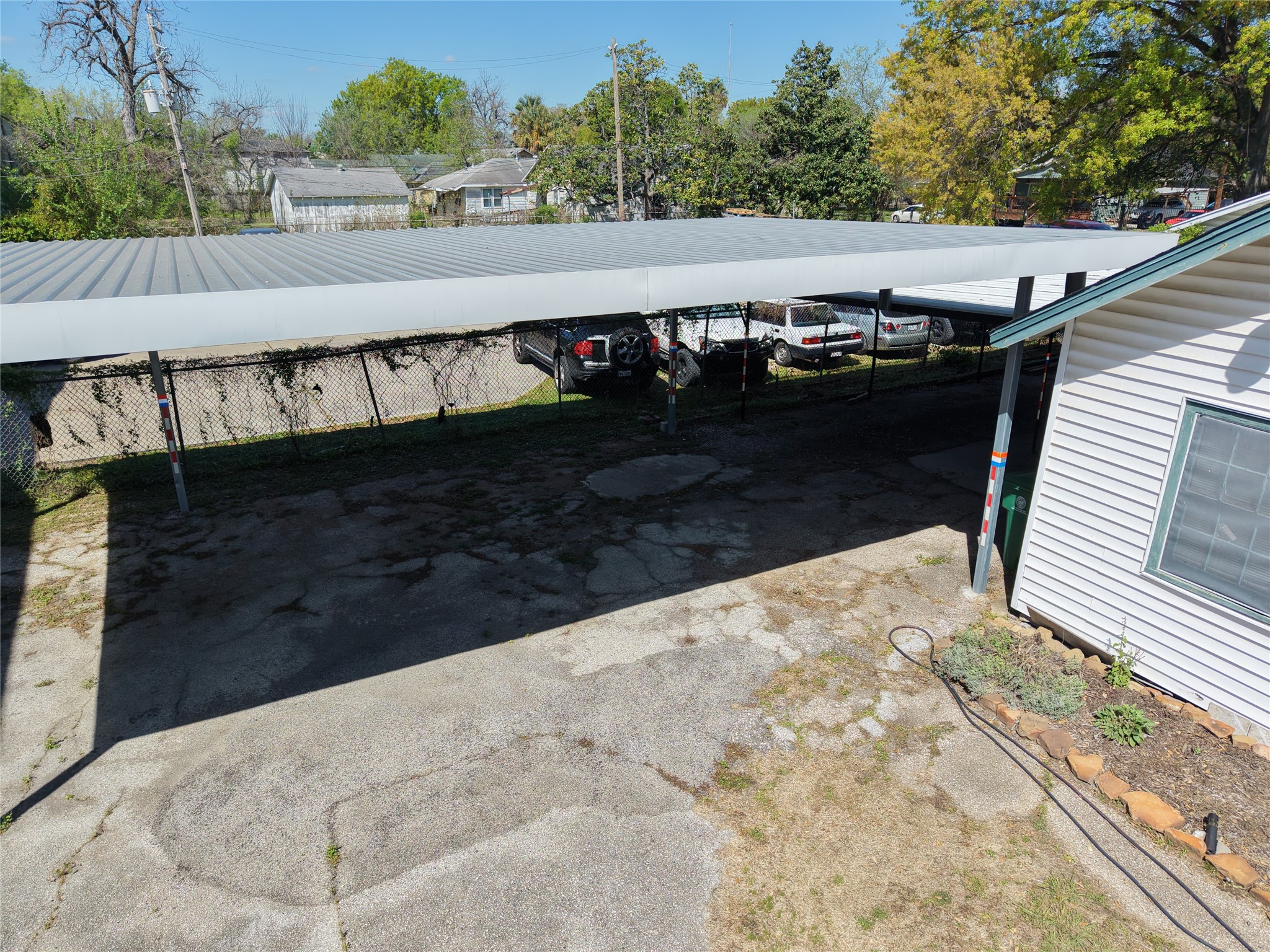 212 Danna Lane Houston, TX 77009 - Photo 2 of 32 Covered parking