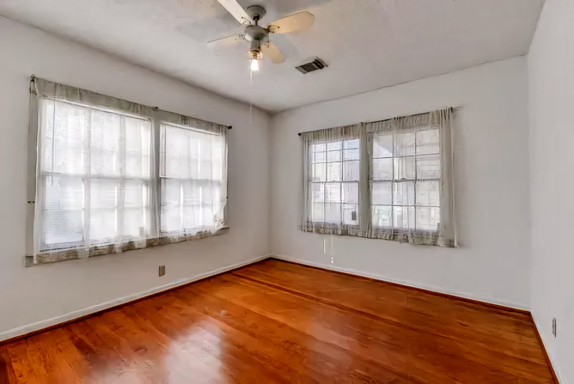 212 Danna Lane Houston, TX 77009 - Photo 21 of 32