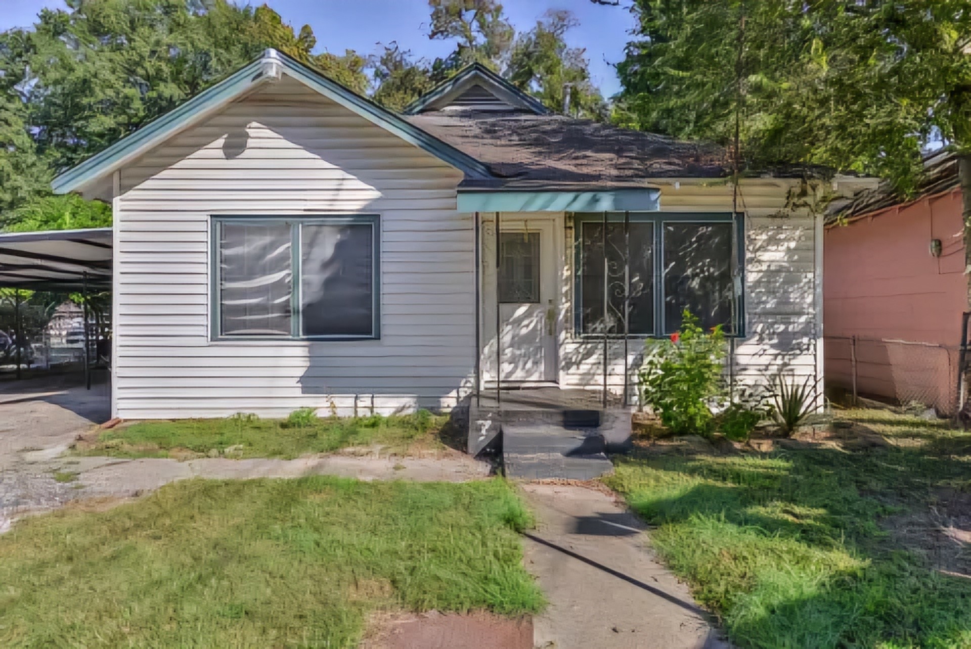 212 Danna Lane Houston, TX 77009 - Photo 3 of 32