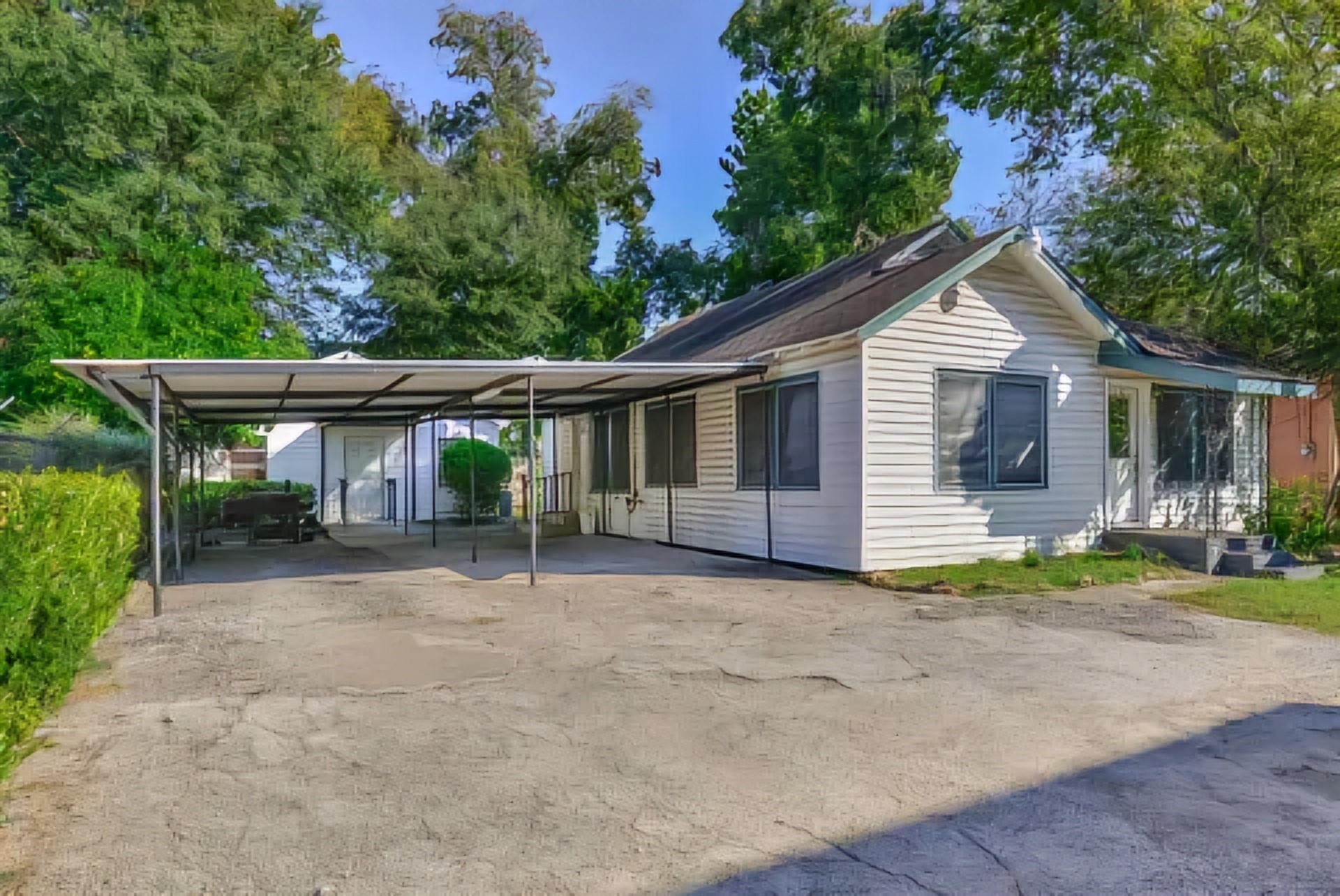 212 Danna Lane Houston, TX 77009 - Photo 5 of 32