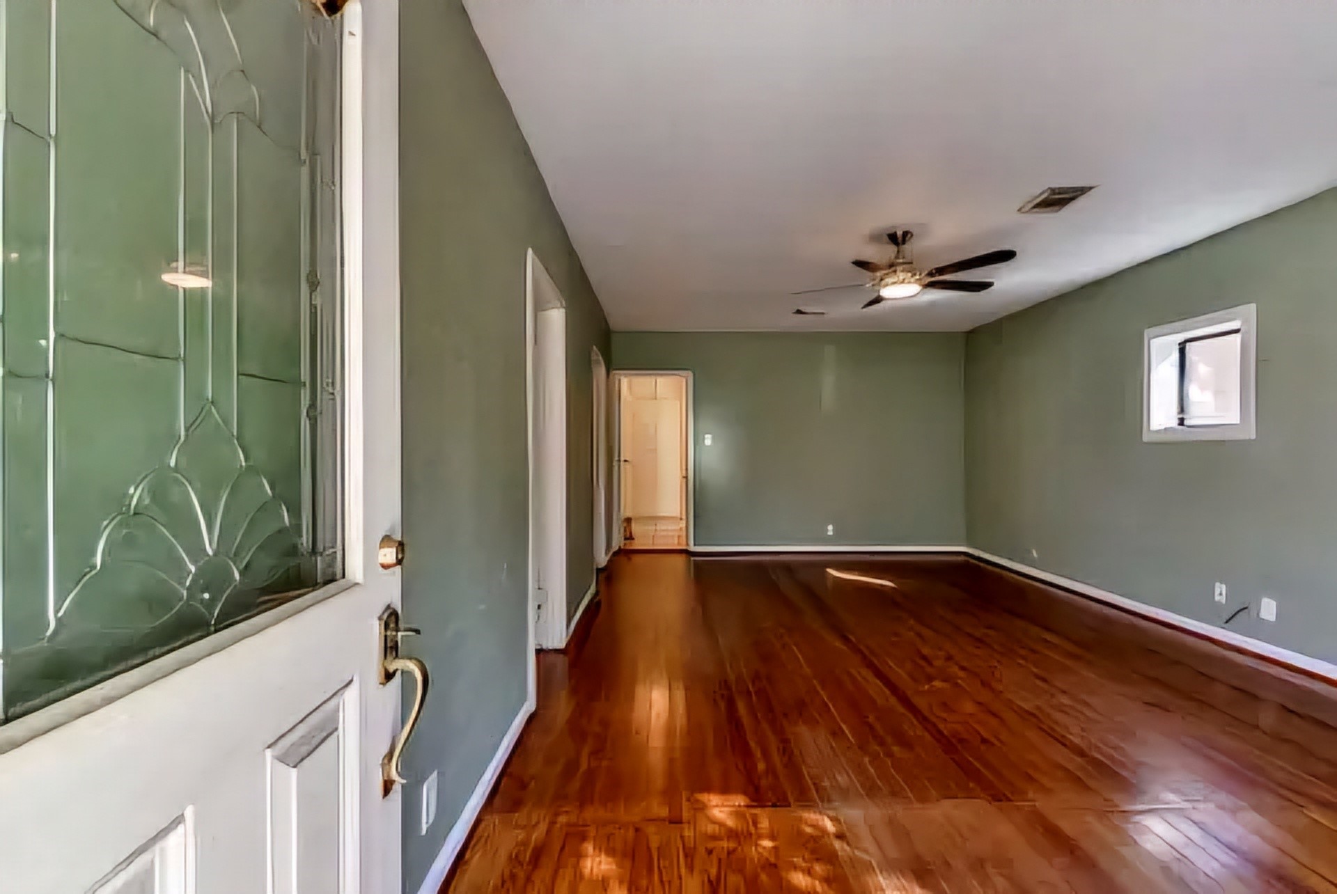 212 Danna Lane Houston, TX 77009 - Photo 8 of 32