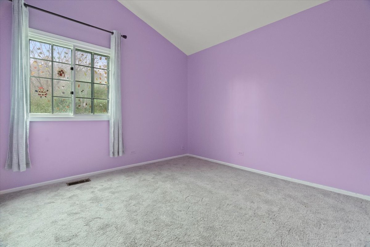 8 Hastings Lane Lincolnshire, IL 60069 - Photo 20 of 29 an empty room with a window