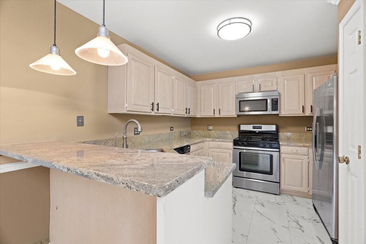 8 Hastings Lane Lincolnshire, IL 60069 - Photo 6 of 29 a kitchen with stainless steel appliances granite countertop a sink and a refrigerator