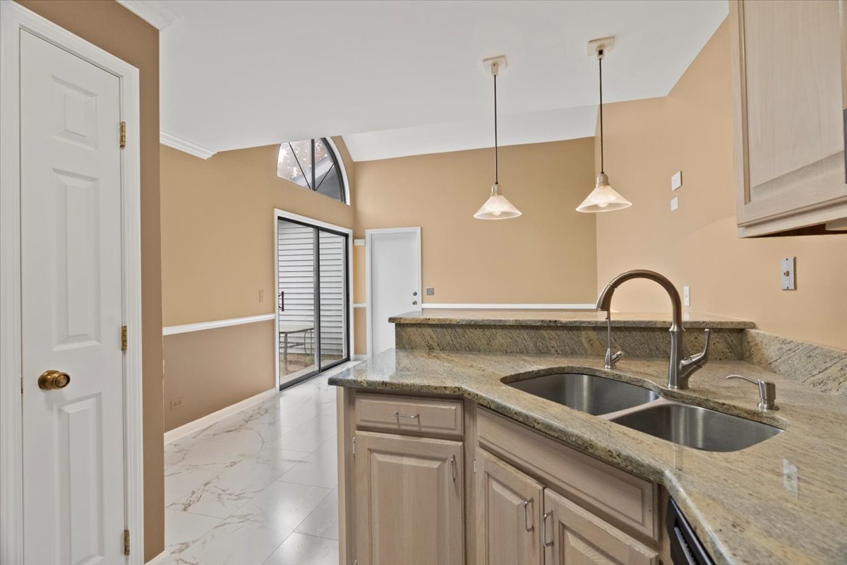 8 Hastings Lane Lincolnshire, IL 60069 - Photo 9 of 29 a kitchen with a sink and a refrigerator