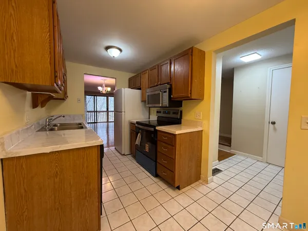 $2,500 | 32 Upper Pattagansett Road, Unit 25, East Lyme, CT 06333