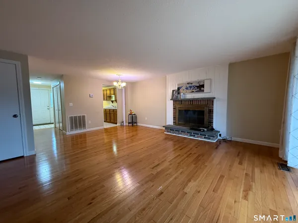 $2,500 | 32 Upper Pattagansett Road, Unit 25, East Lyme, CT 06333