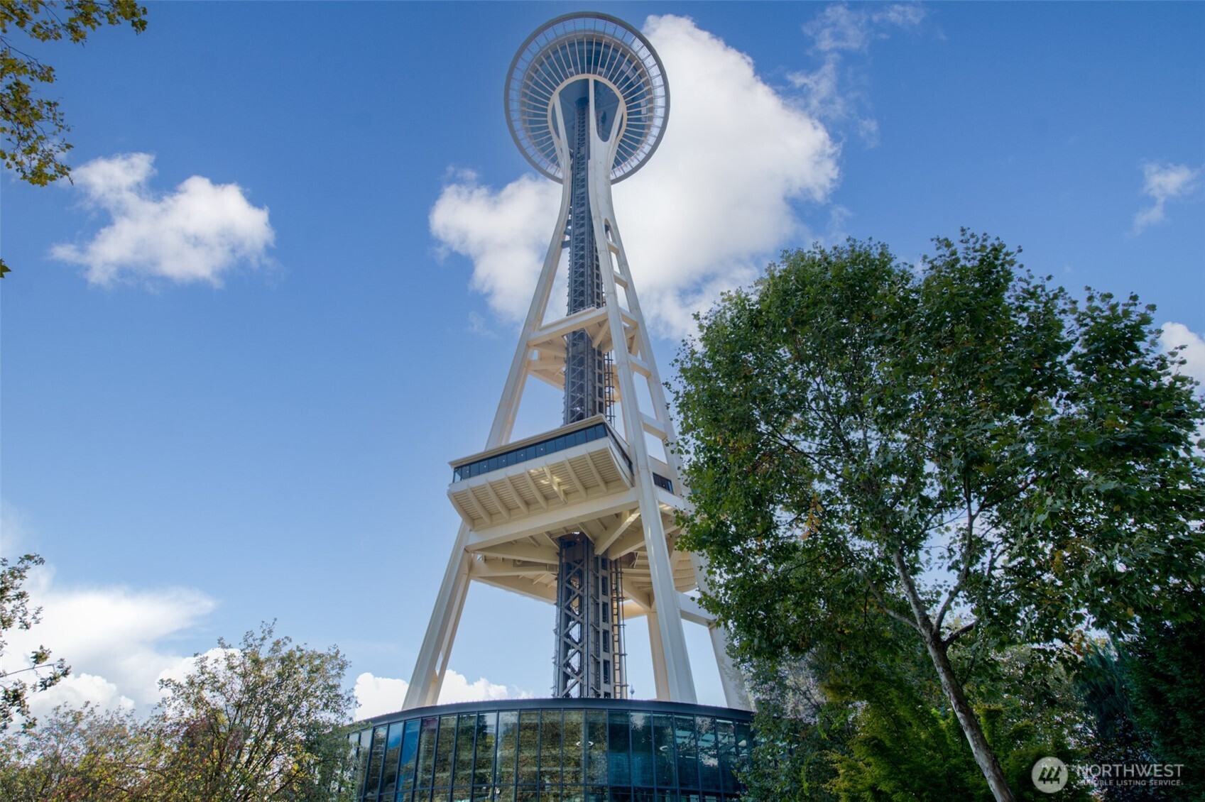 500 West Olympic Place, Unit 203 Seattle, WA 98119 - Photo 27 of 35 a front view of a house with garden