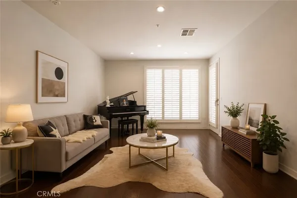 $638,000 | 21301 Erwin Street, Unit 305, Woodland Hills, CA 91367