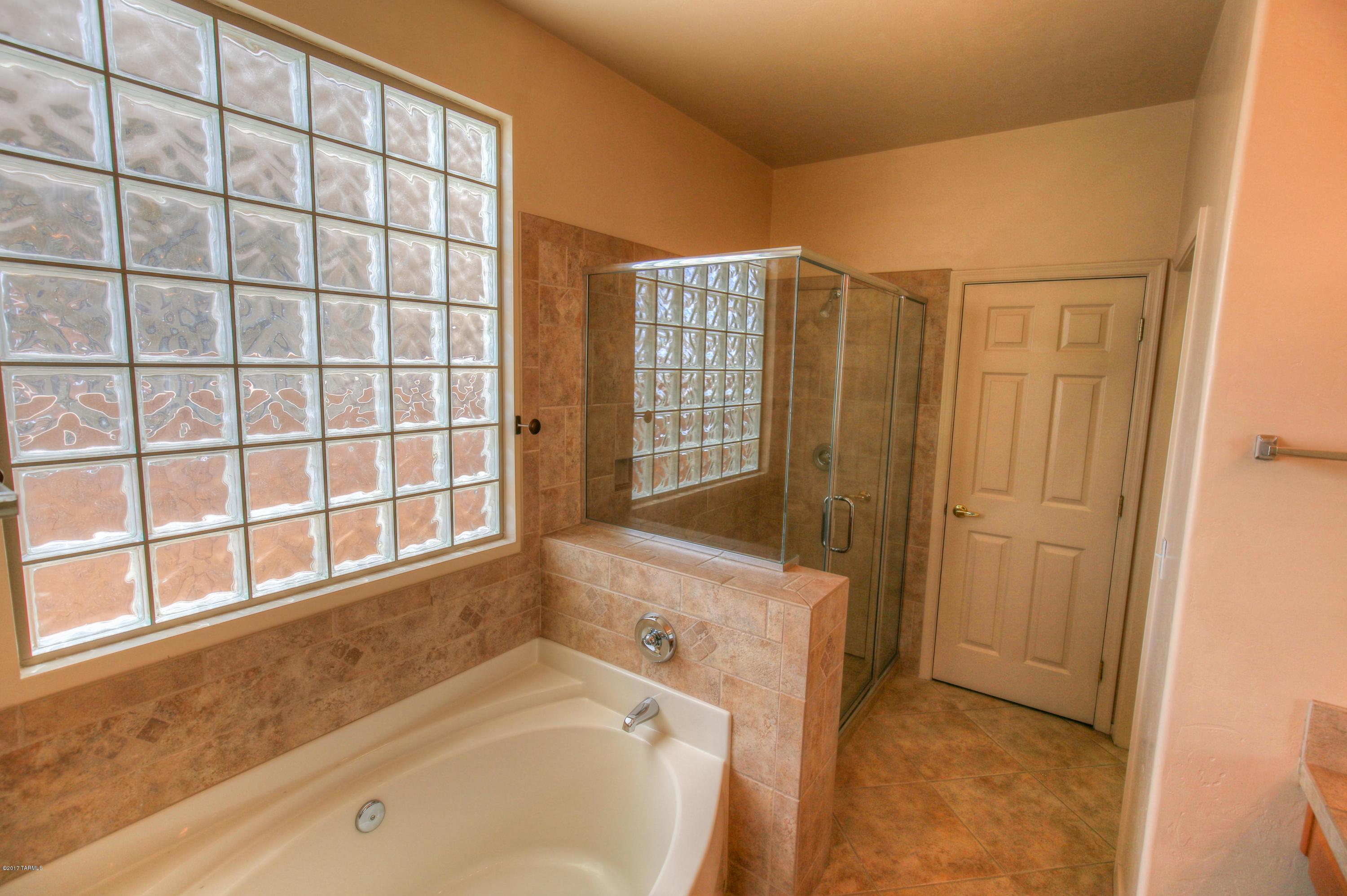 10457 East Rita Ranch Crossing Circle Tucson, AZ 85747 - Photo 14 of 34