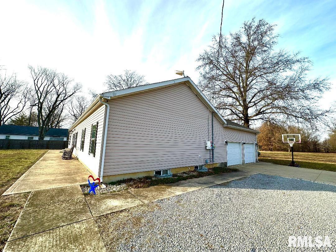 1005 Green Street Road Centralia, IL 62801 - Photo 3 of 29