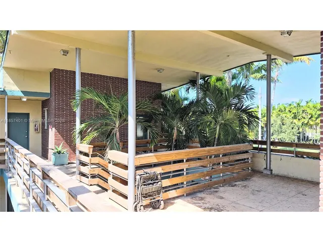 $2,000 | 1770 Meridian Avenue, Unit 207, Miami Beach, FL 33139