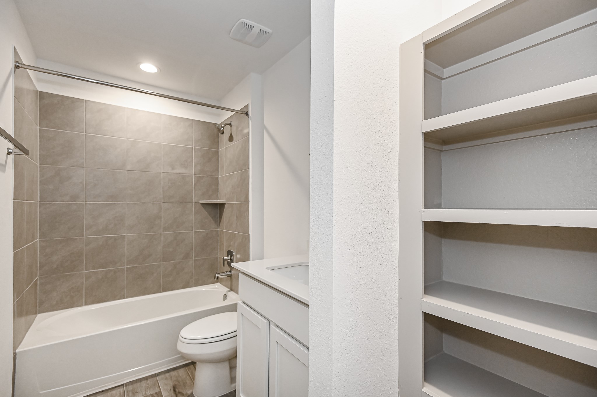 525 Hunter Grove Lane China, TX 77613 - Photo 16 of 27 a bathroom with a shower a toilet and a bathtub