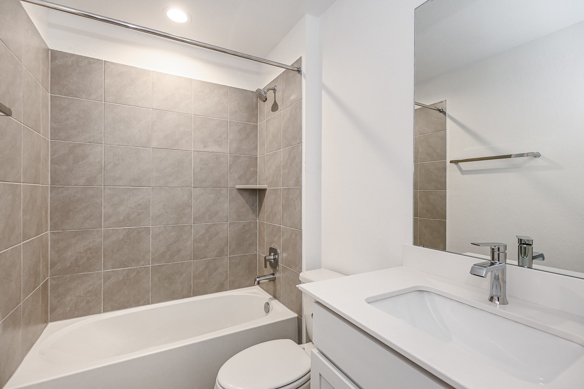 525 Hunter Grove Lane China, TX 77613 - Photo 17 of 27 a bathroom with a sink a toilet and a bathtub