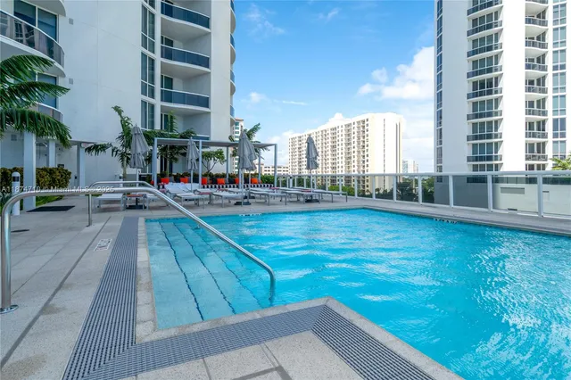 $7,900 | 15811 Collins Avenue, Unit 2407, Sunny Isles Beach, FL 33160