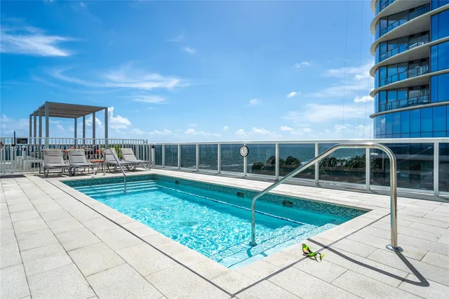 $7,900 | 15811 Collins Avenue, Unit 2407, Sunny Isles Beach, FL 33160