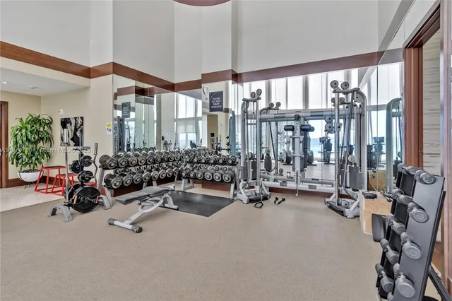 $7,900 | 15811 Collins Avenue, Unit 2407, Sunny Isles Beach, FL 33160