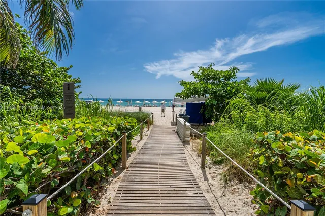 $7,900 | 15811 Collins Avenue, Unit 2407, Sunny Isles Beach, FL 33160