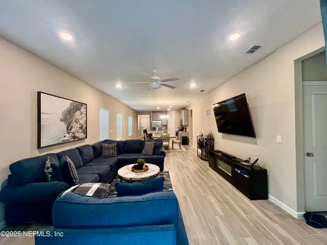 $2,000 | 2904 Armsdale Road, Jacksonville, FL 32218