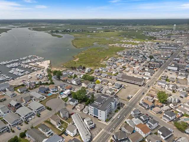 $1,199,000 | 5 Fellows Avenue, Hampton, NH 03842