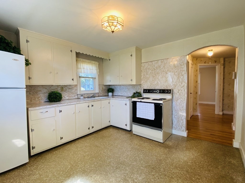 22 Ontario Street Springfield, MA 01104 - Photo 5 of 33 Gallery Image 5