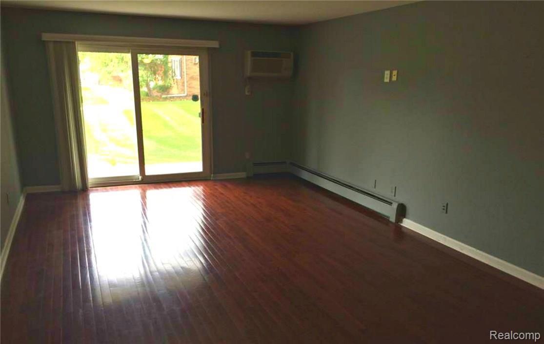 1121 Tienken Court, Unit 7 Rochester, MI 48306 - Photo 2 of 8 Tienken #5.jpg