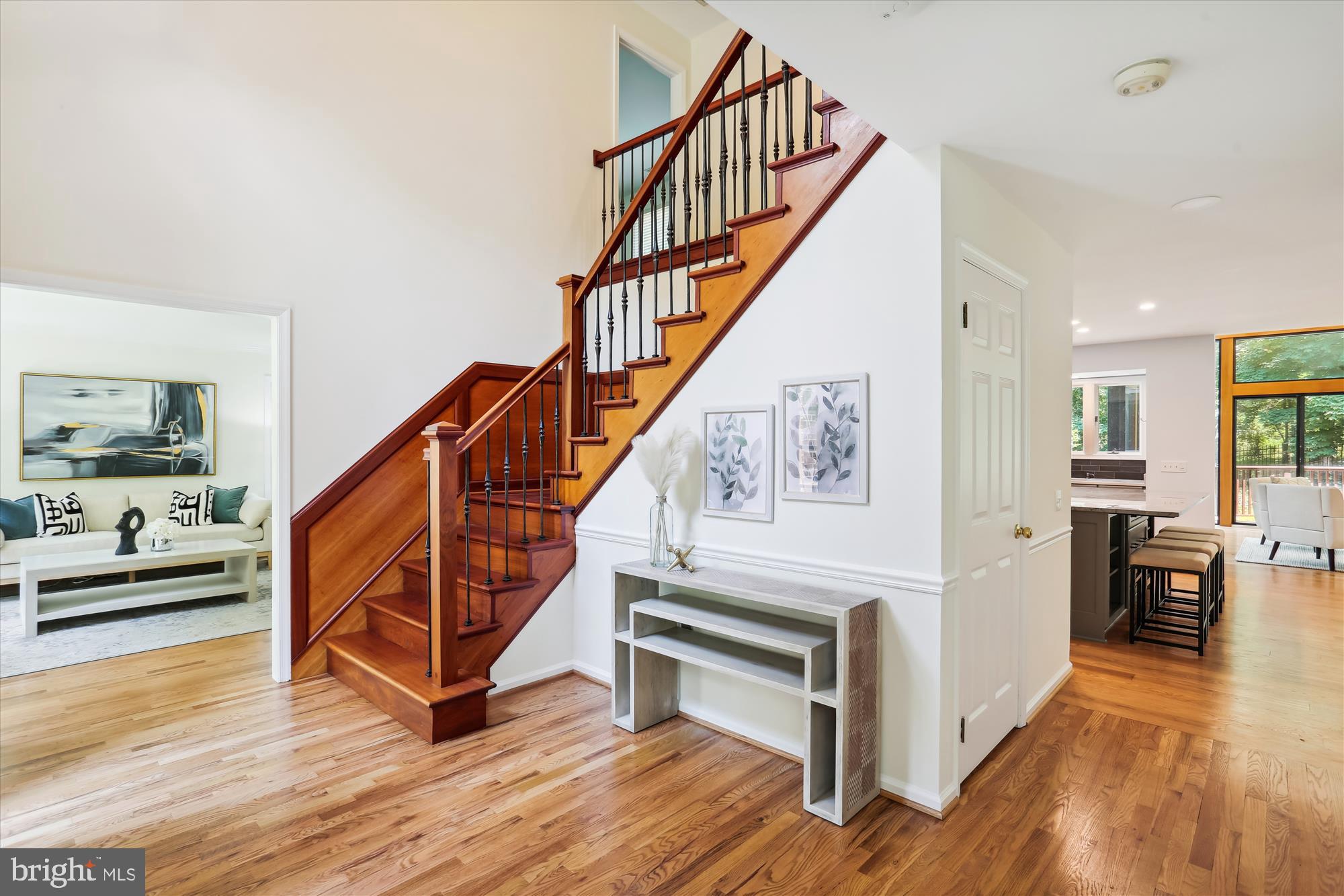 24717 Kings Valley Road Damascus, MD 20872 - Photo 7 of 121 Foyer