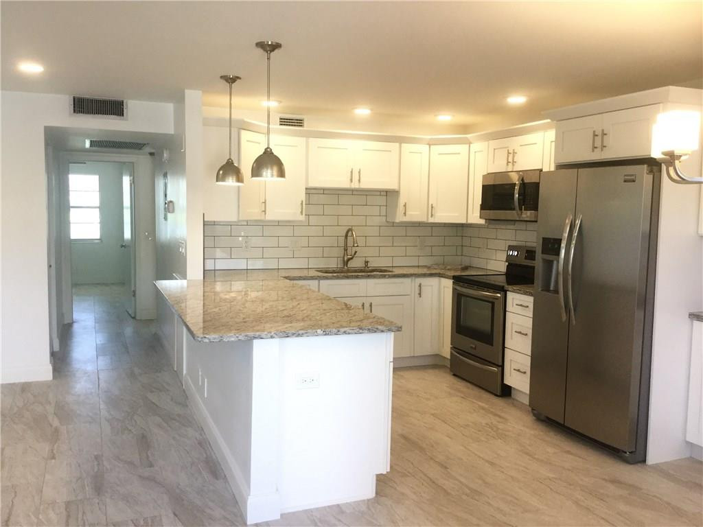 1042 Wolverton C, Unit 1042 Boca Raton, FL 33434 - Photo 4 of 27 Photo 4