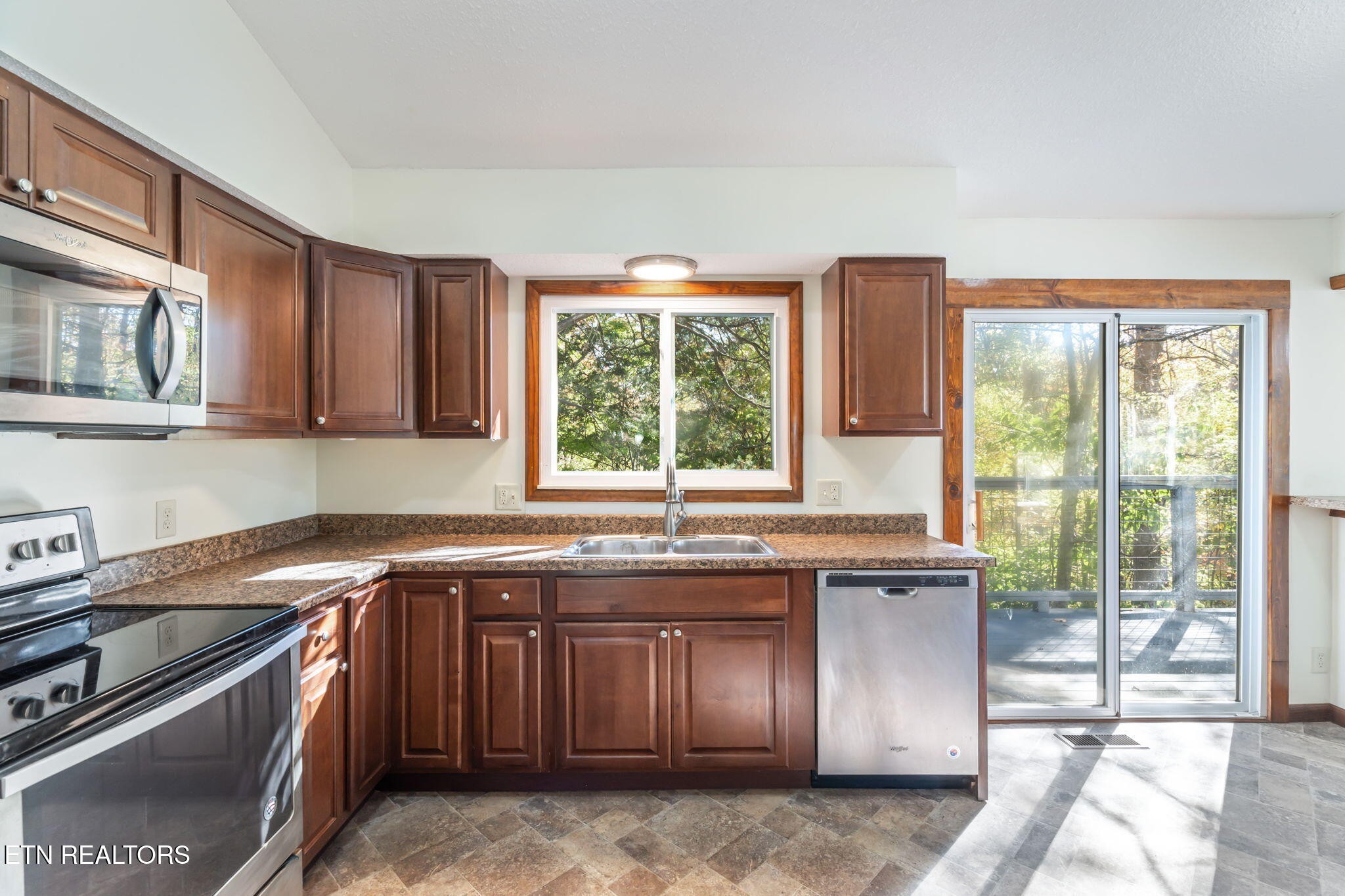 110 Clark Lane Oak Ridge, TN 37830 - Photo 15 of 46