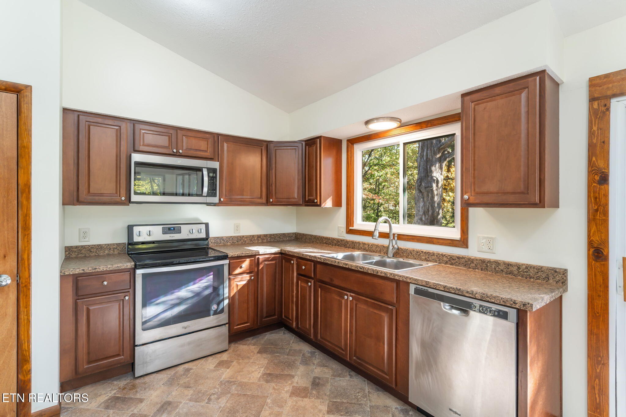 110 Clark Lane Oak Ridge, TN 37830 - Photo 17 of 46