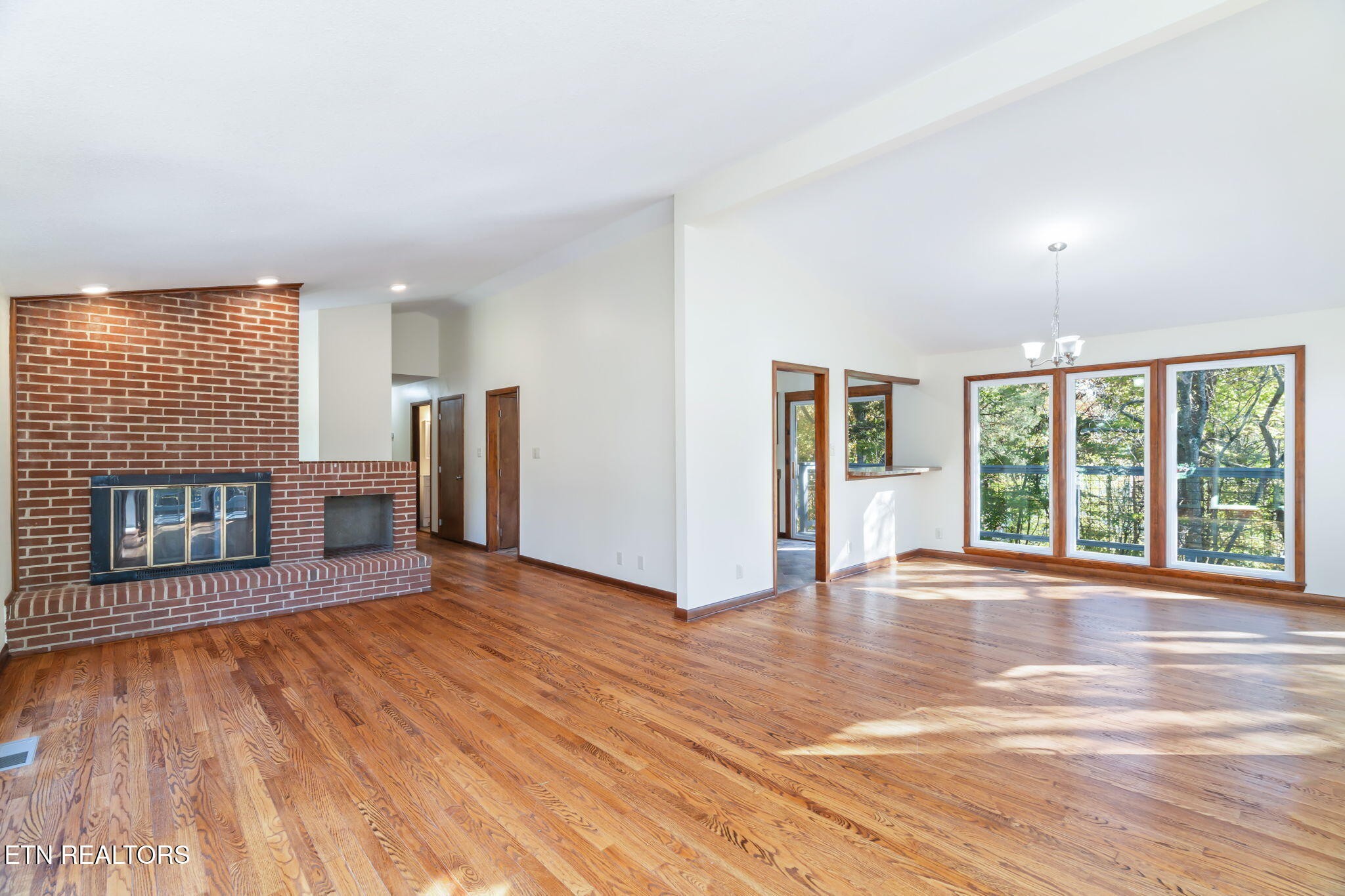 110 Clark Lane Oak Ridge, TN 37830 - Photo 6 of 46