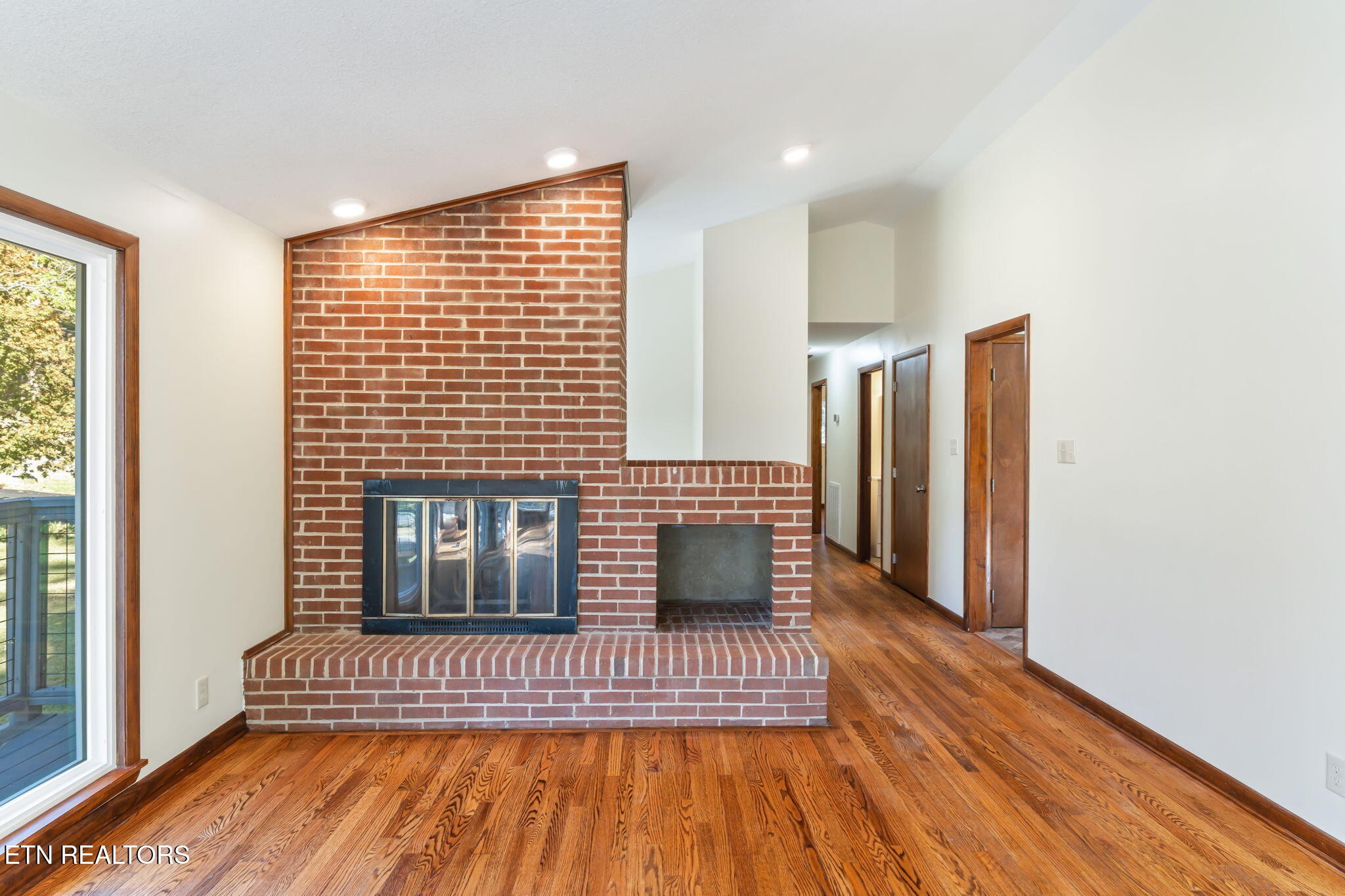 110 Clark Lane Oak Ridge, TN 37830 - Photo 7 of 46