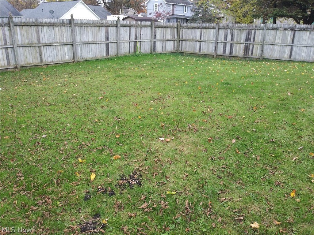 1423 Walnut Road Southeast Massillon, OH 44646 - Photo 25 of 30 Large fenced yard.
