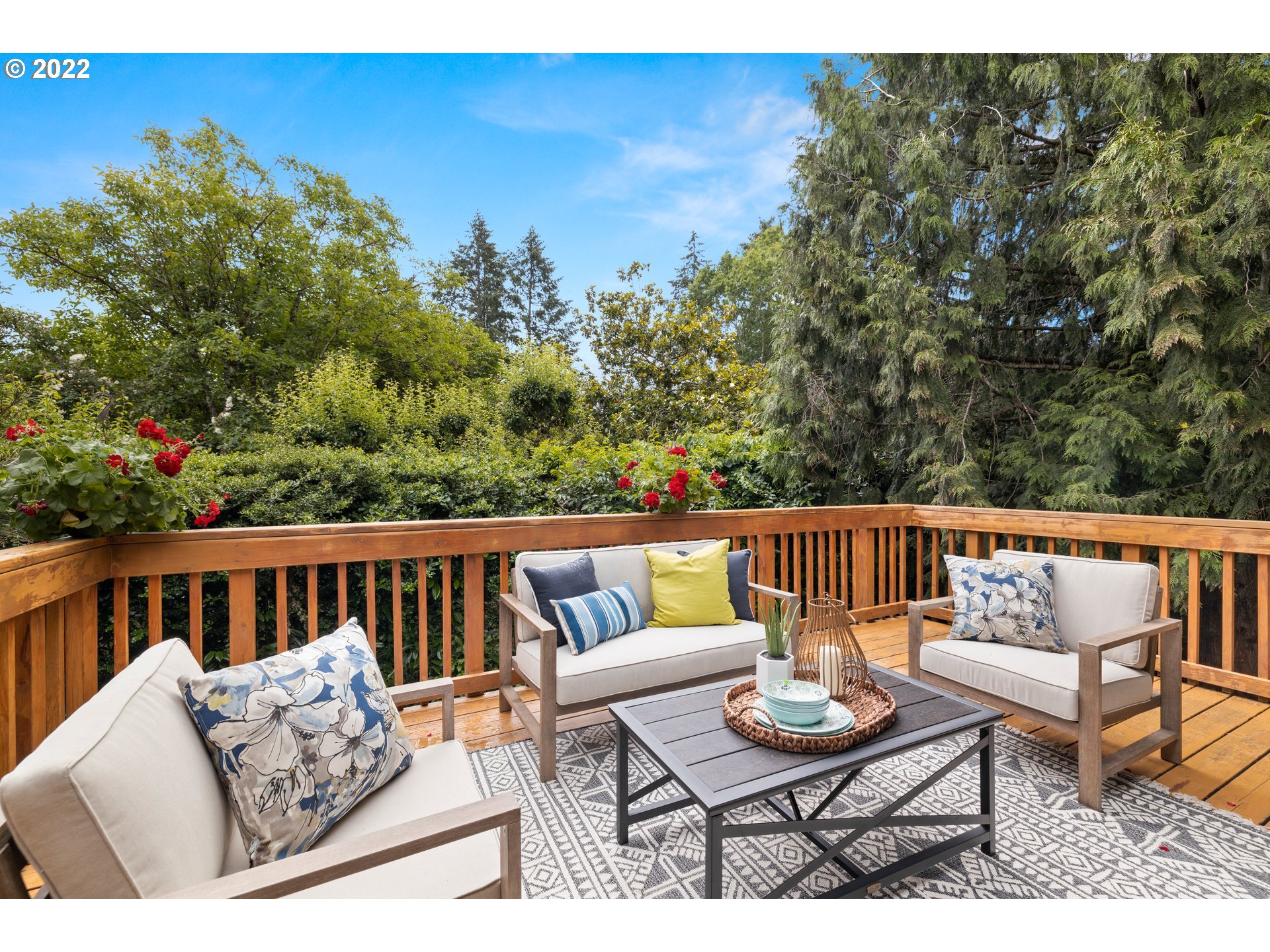 7515 Southwest 60th Avenue Portland, OR 97219 - Photo 16 of 31 Gallery Image 16