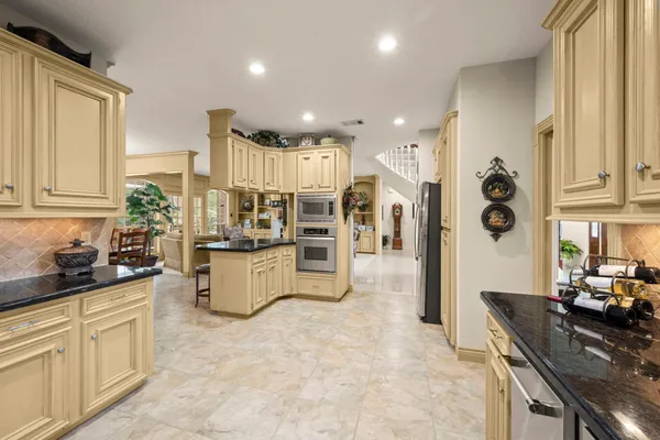 $2,000,000 | 9913 Kleppel Road, Tomball, TX 77375