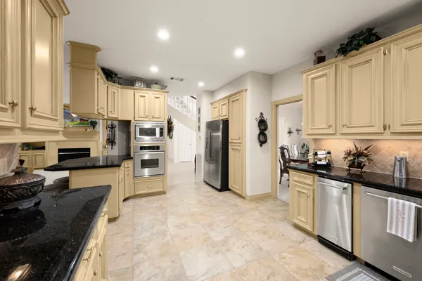 $2,000,000 | 9913 Kleppel Road, Tomball, TX 77375