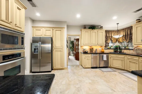 $2,000,000 | 9913 Kleppel Road, Tomball, TX 77375