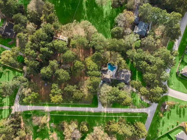 $2,000,000 | 9913 Kleppel Road, Tomball, TX 77375