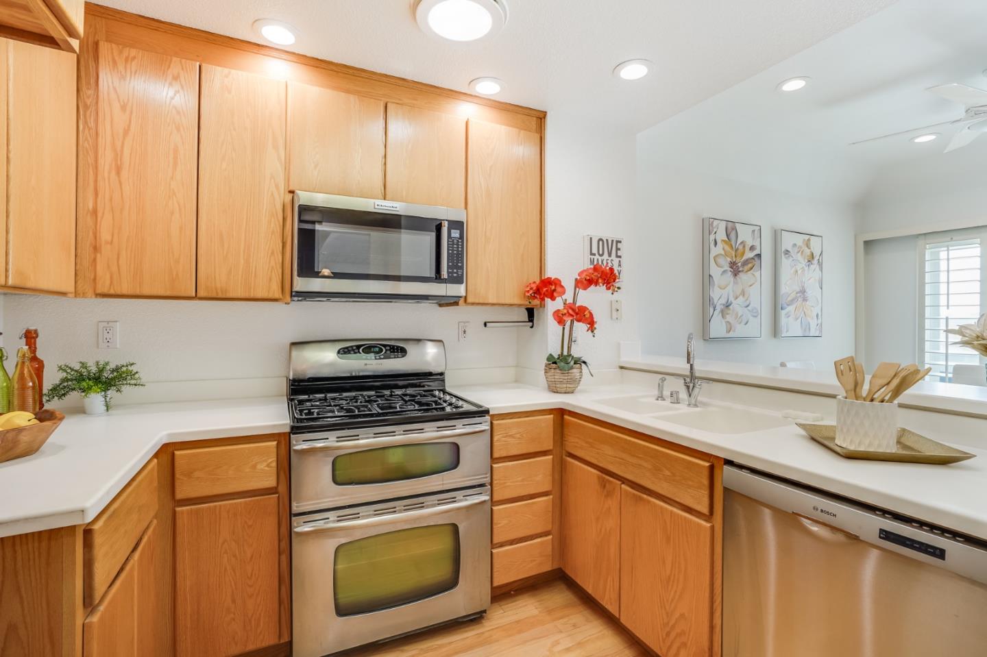 1033 Rudder Lane Foster City, CA 94404 - Photo 12 of 26 Gallery Image 12