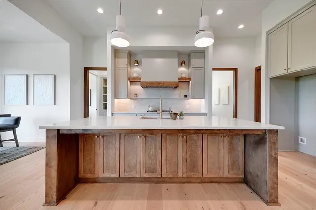 $1,082,992 | 9962 Brockway Street, Lenexa, KS 66220